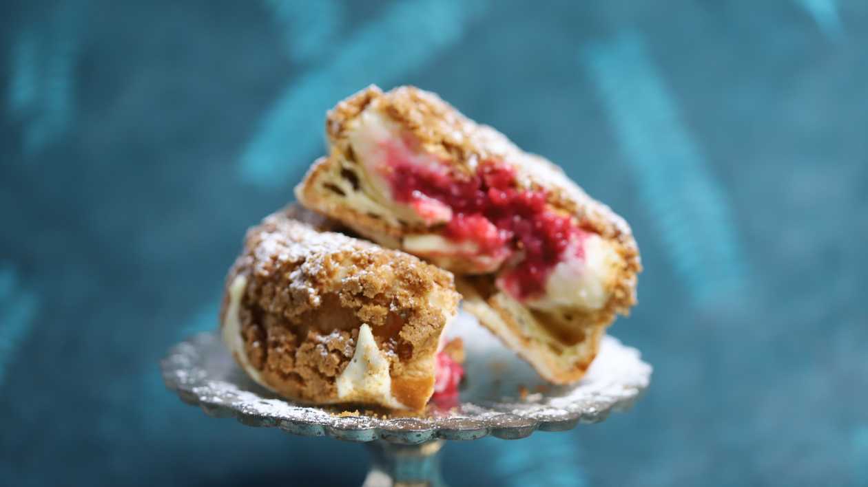 Profiterole with Red Currant and Gingerbread