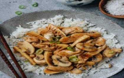 CHICKEN WITH BAMBOO AND MUSHROOMS (350g)