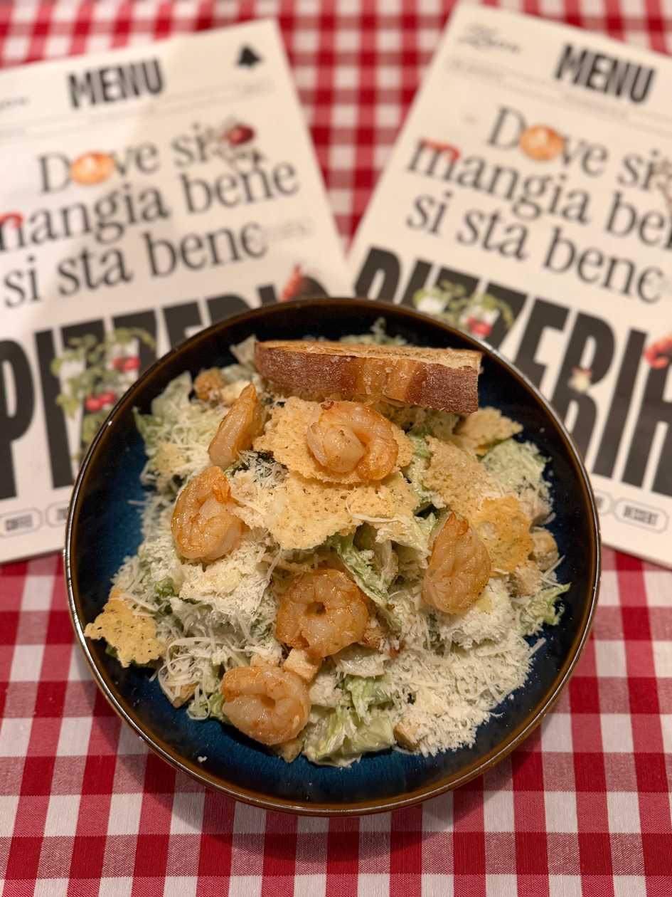Caesar salat with shrimps