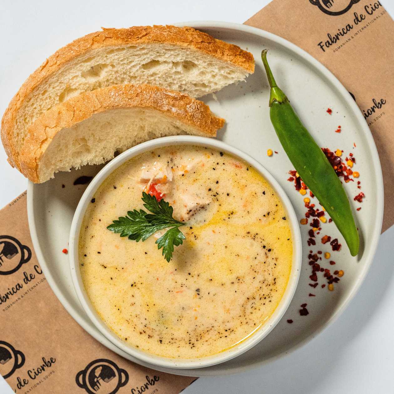 Ciorbă rădăuțeană cu pui