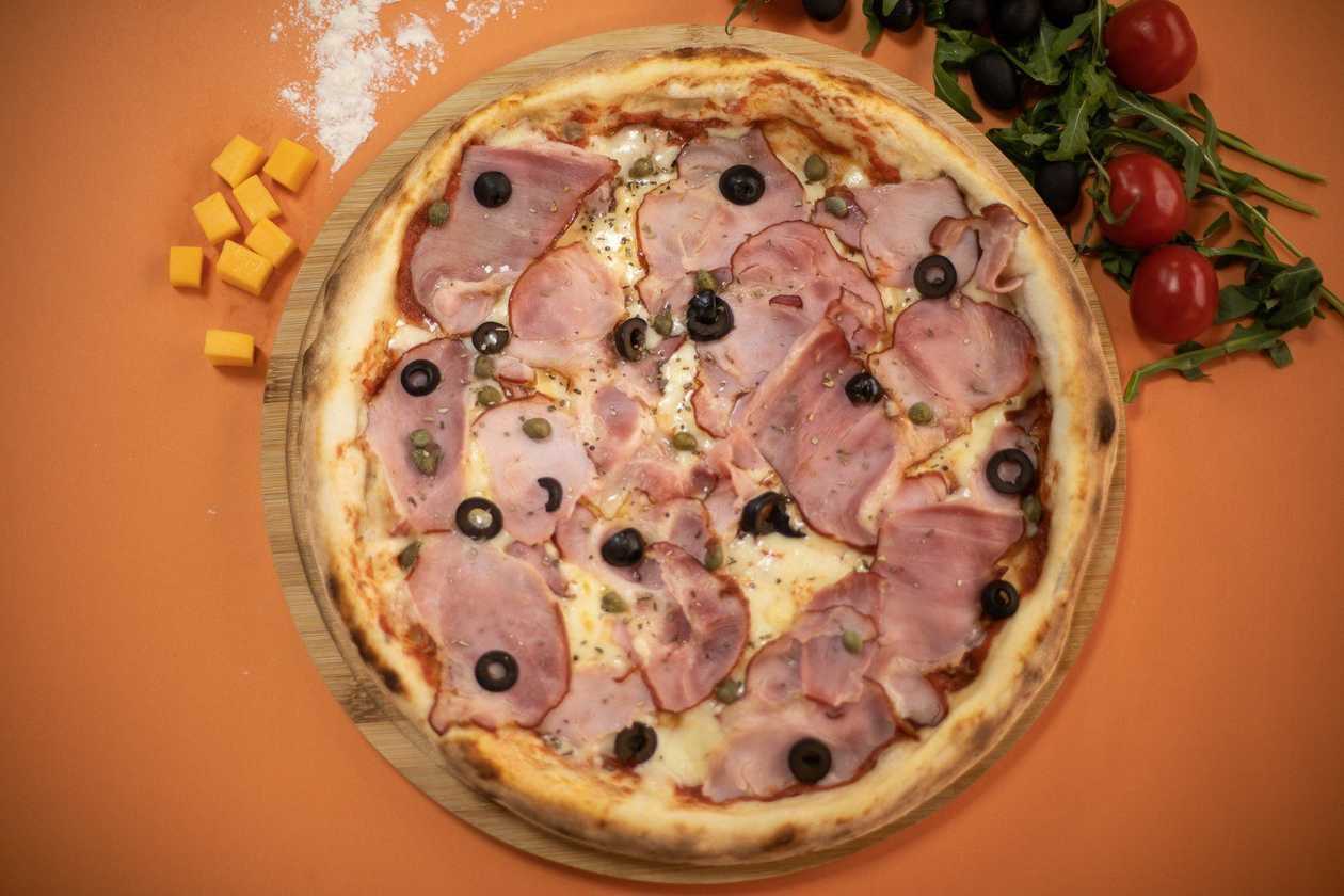 Pizza With Ham (8 Slices)