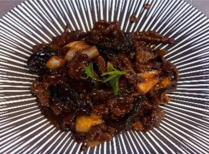 BEEF WITH OYSTER SAUCE (350g)