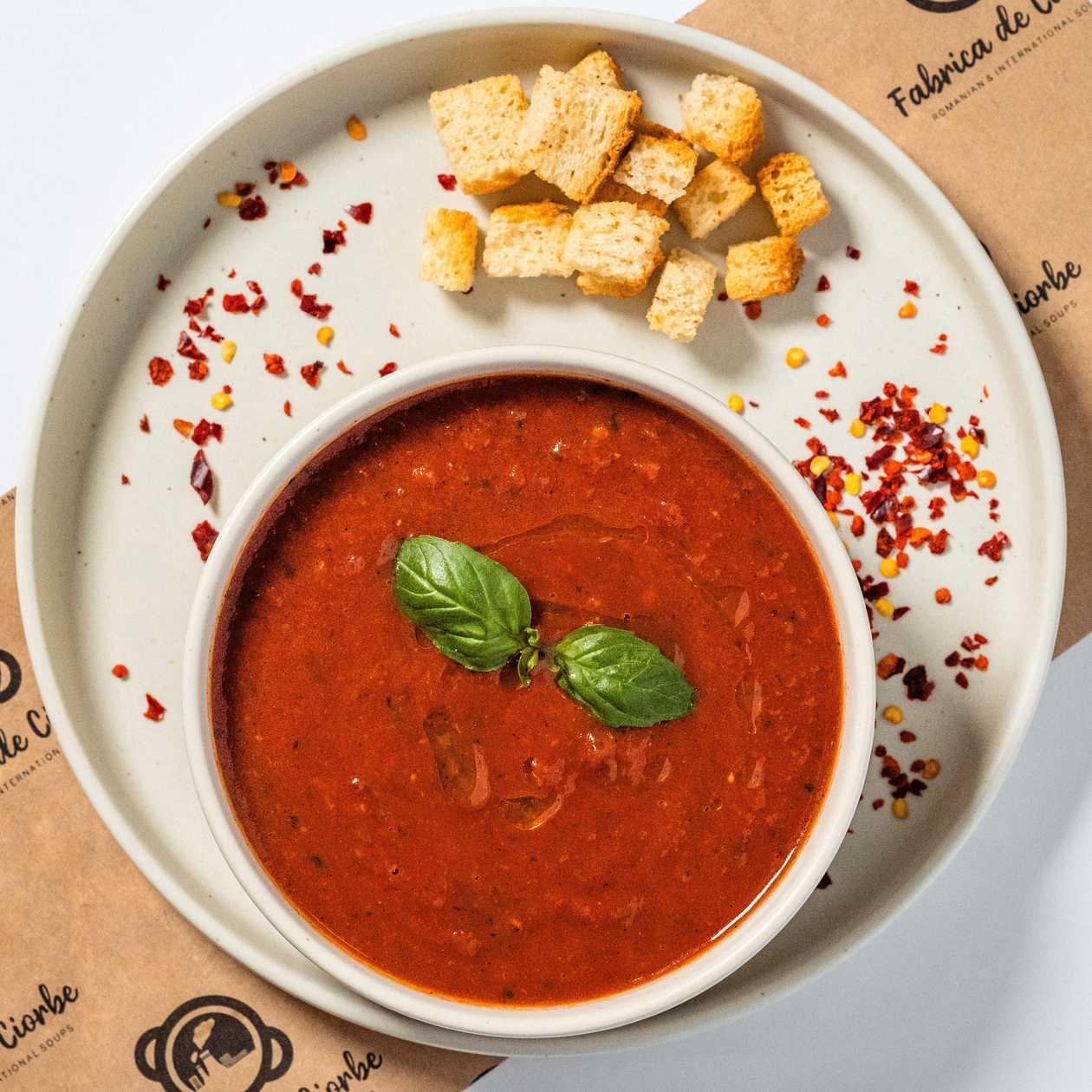 Supă crema de roșii cu busuioc