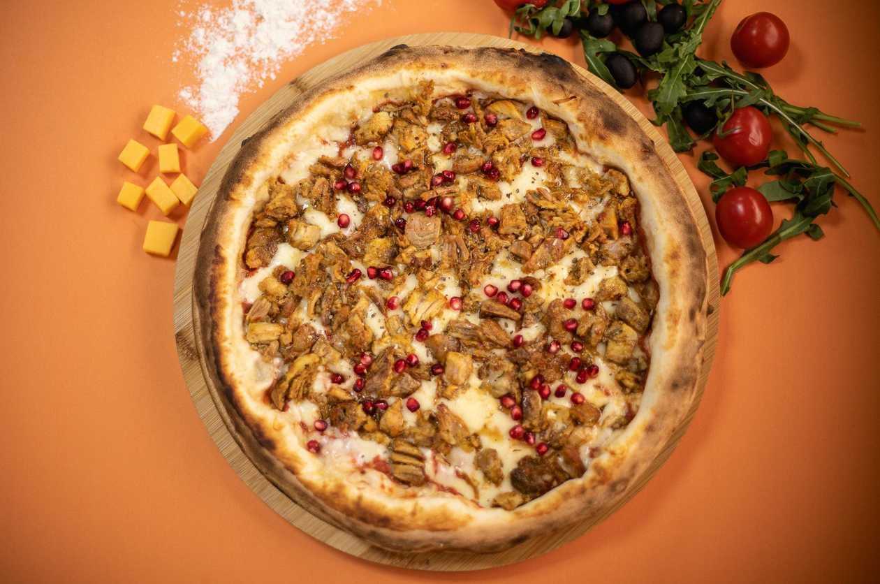 Megruli Smoked Kupati Pizza (6 Slices)