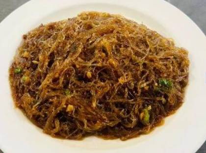 RICE NOODLES WITH CHICKEN AND VEGETABLES (250g)