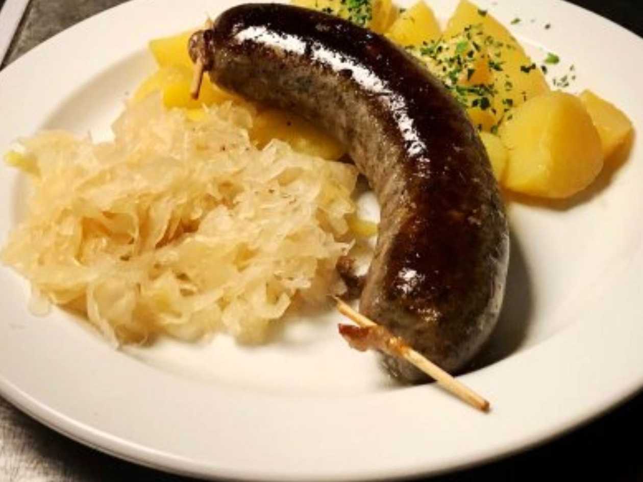 Jitrnice, vařené brambory, zelí + polévka