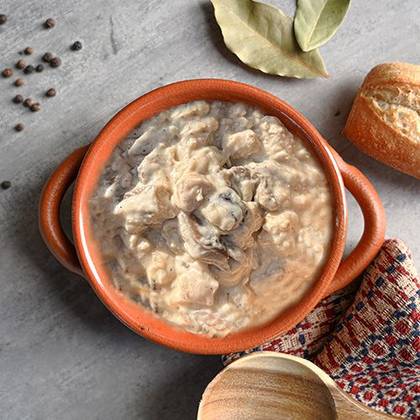 Tocăniță de pui cu ciuperci de pădure și  smântână