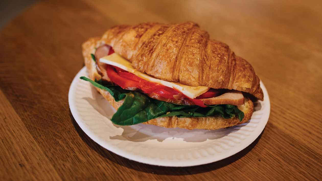 Croissant with ham and cheese 145 g