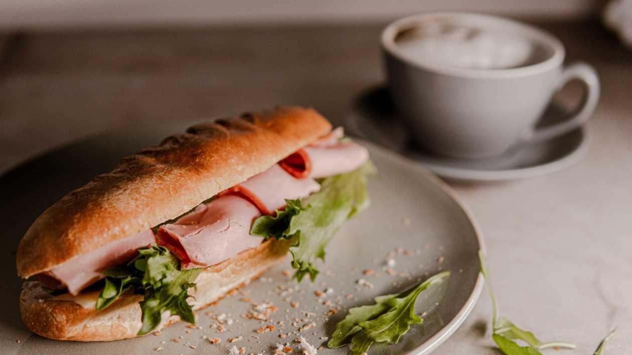 Baguette with ham, 200 g