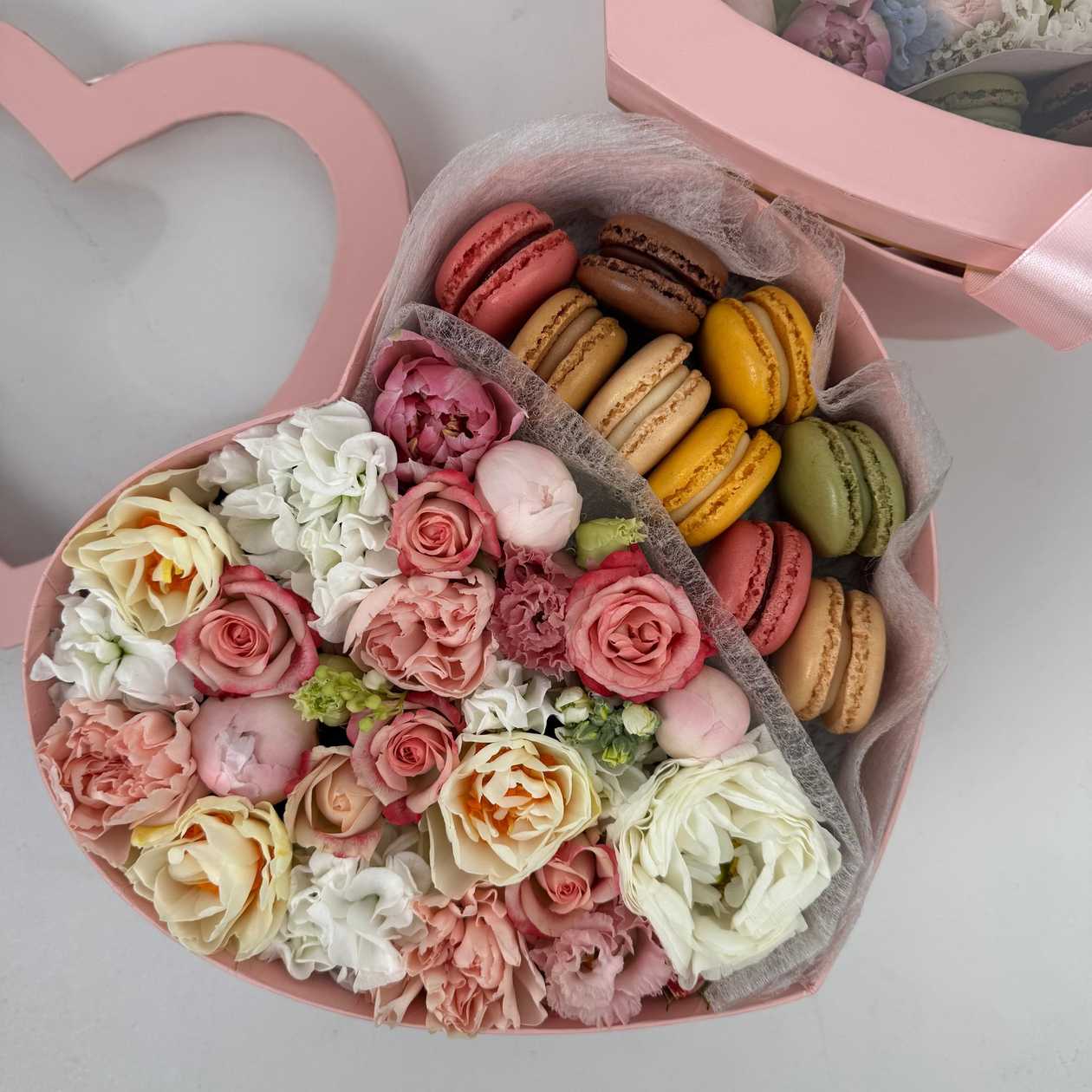 Macaroon Composition in heart 9 pcs