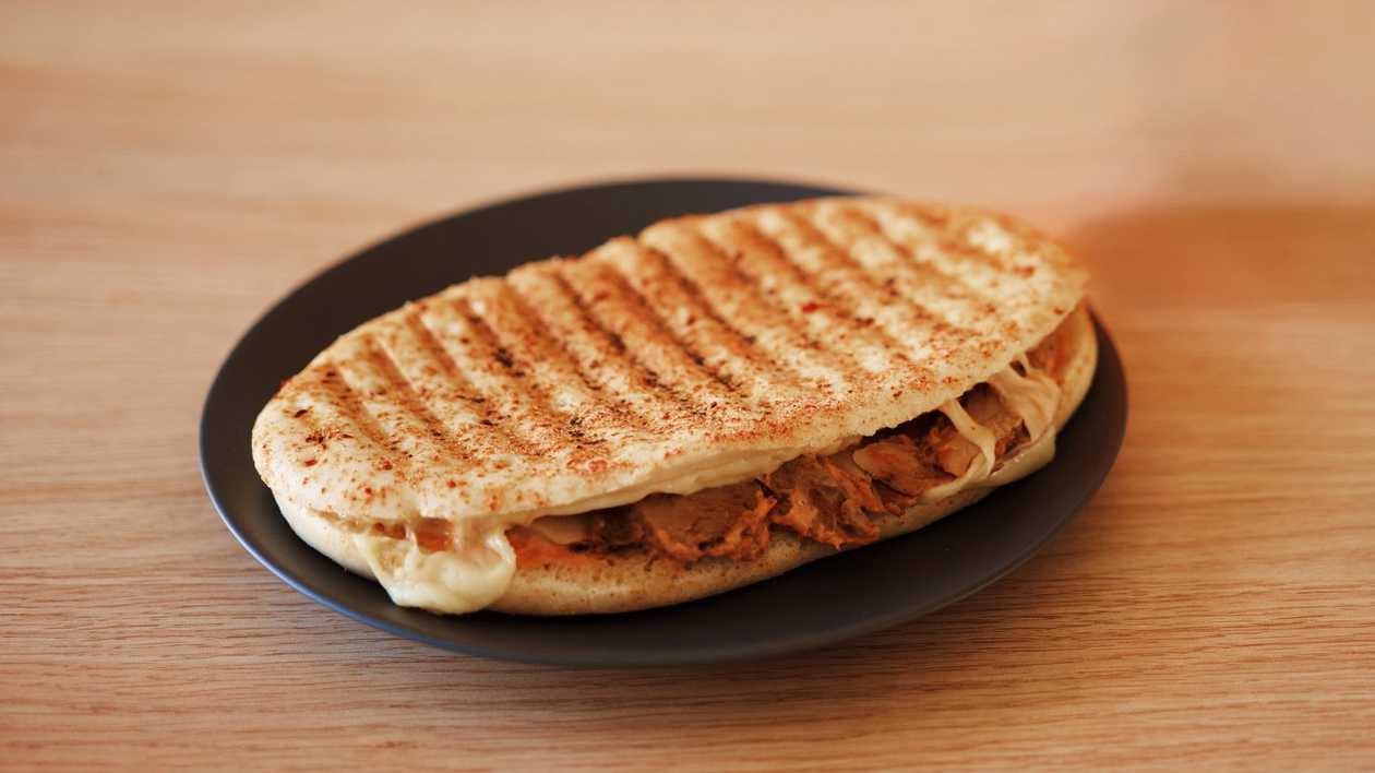 Panini with chicken gyros and cheese 240 g