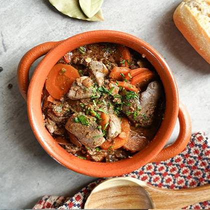 Ficăței cu legume în sos de vin