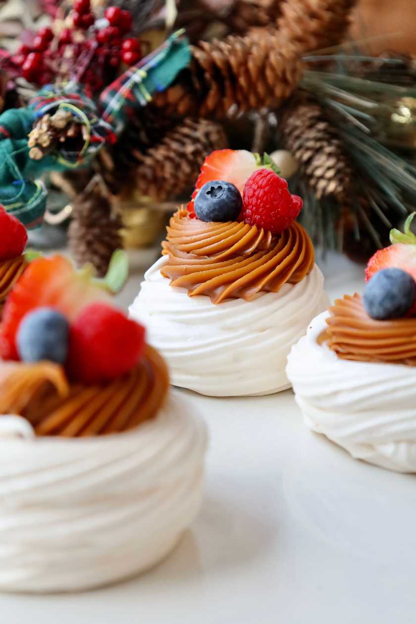 Dulce de Leche Pavlova