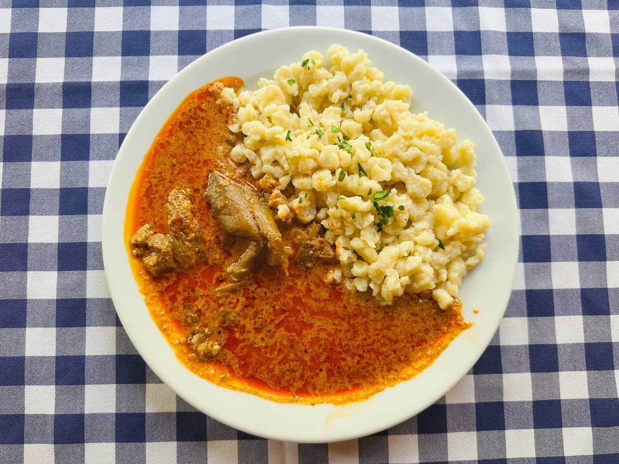 Hlivový paprikáš s domácimi haluškami (1,3,7)