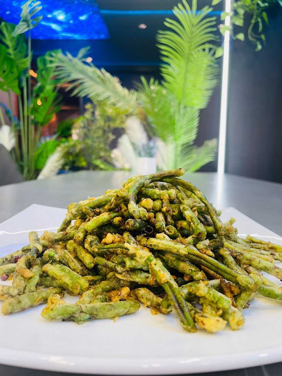 STIR-FRIED GREEN BEANS WITH CHILI PEPPER (250g)