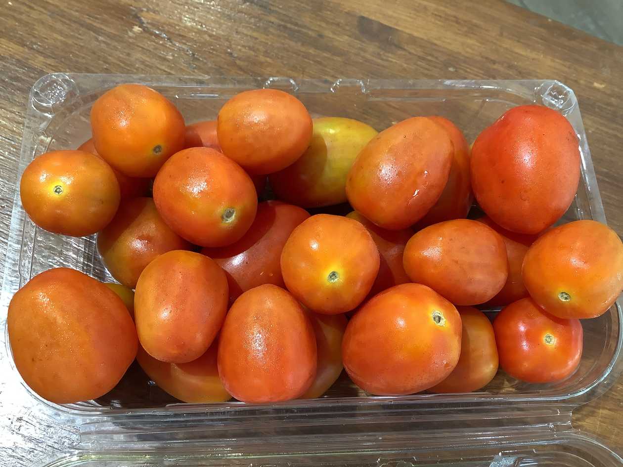 Клубничные томаты черри