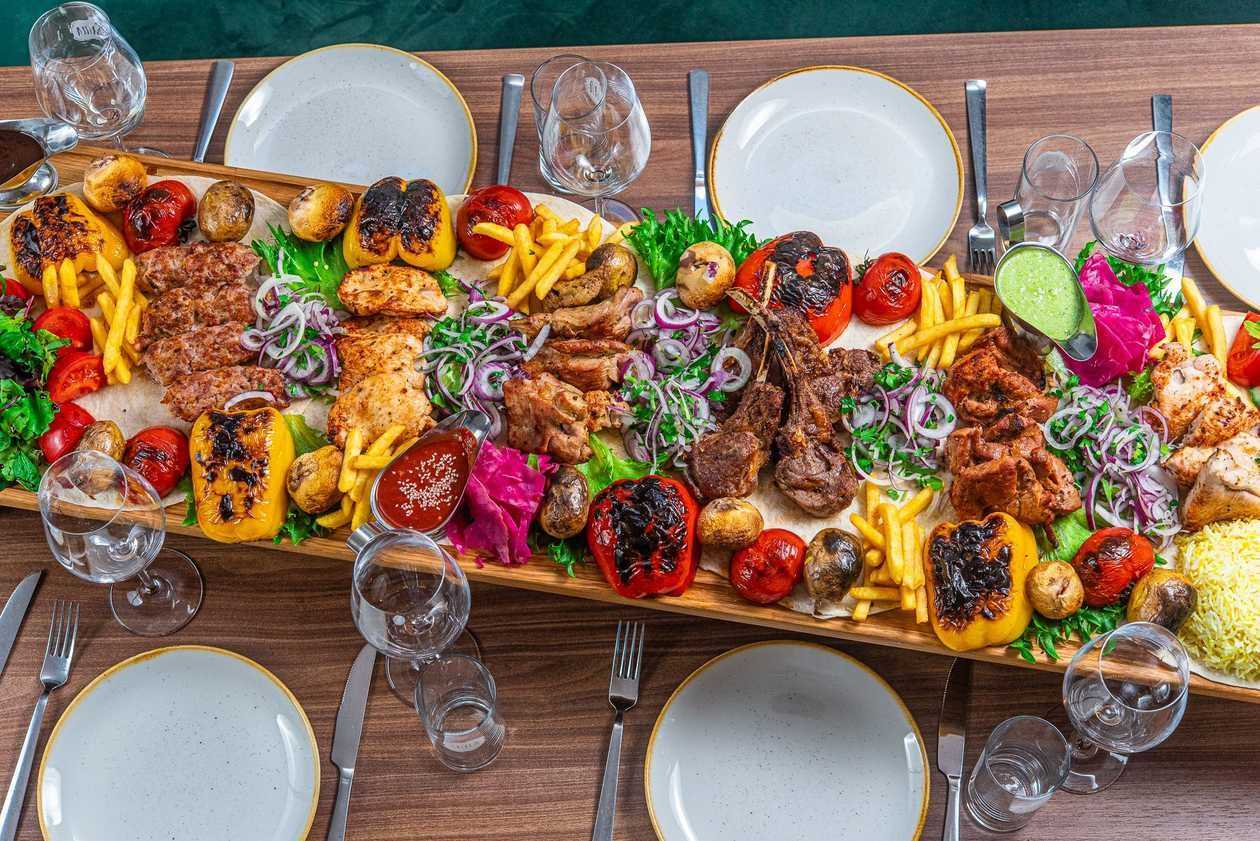 Šašlõkki assortii kuuele