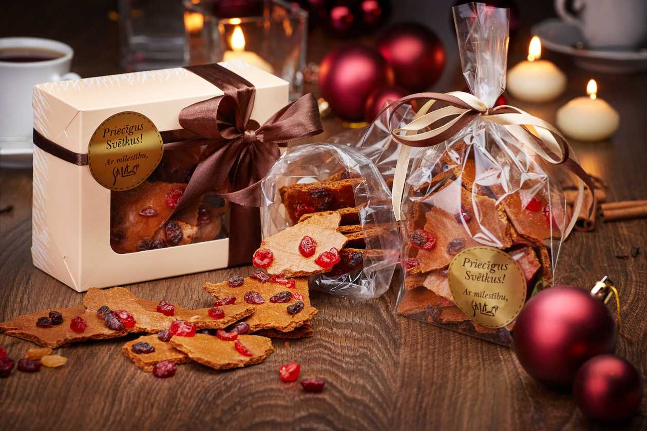 Broken gingerbread cookies