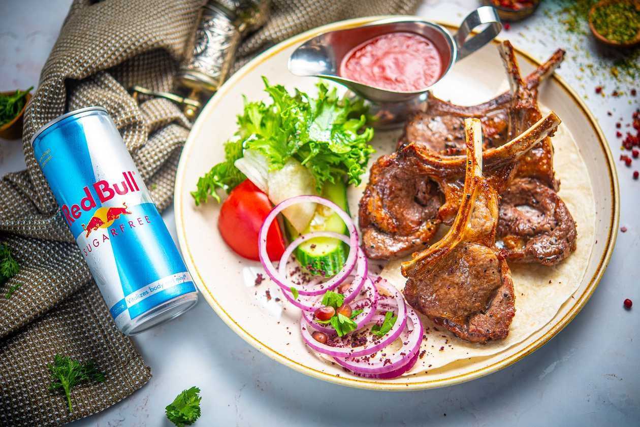 Šašlõkk lambakarreest + Red Bull 0,25 l