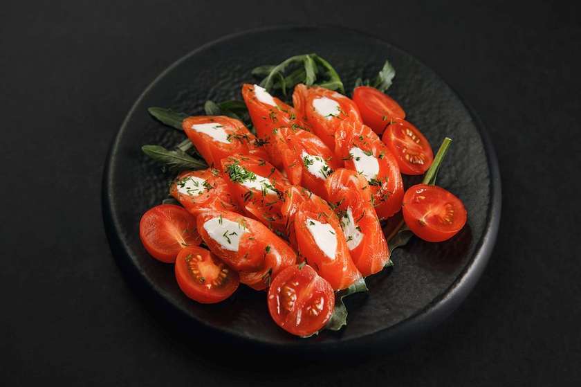 РУЛЕТИКИ З ЛОСОСЕМ ТА КРЕМ СИРОМ