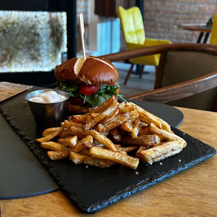noChicken Burger - served with homemade fries & vegan garlic mayo