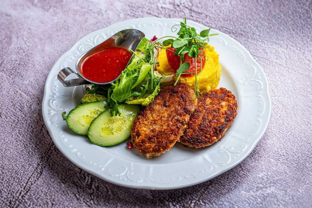 Armudu kotletid kartulipüreega