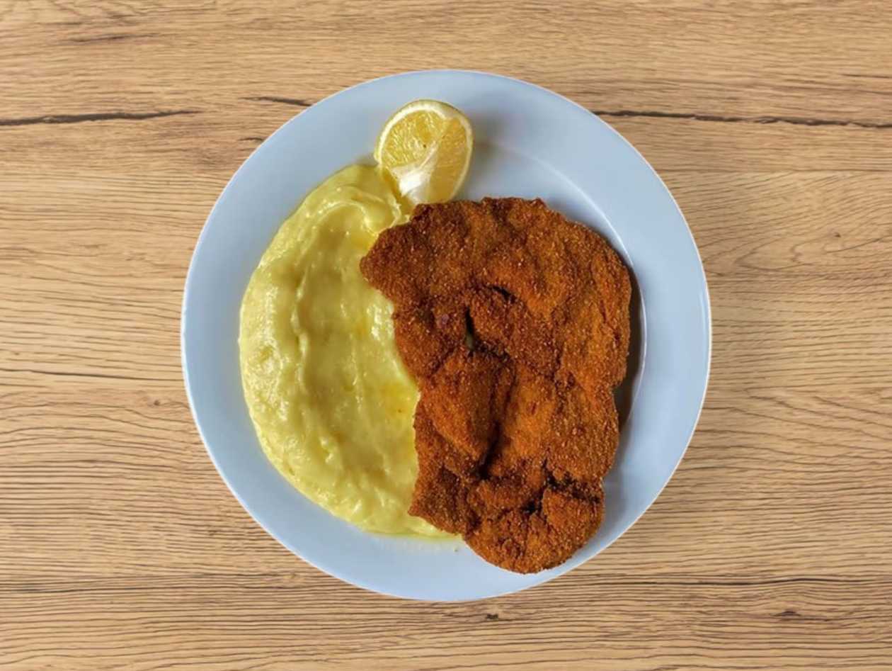 Řízek z vepřové krkovice smažený na másle, 180g, bramborová kaše