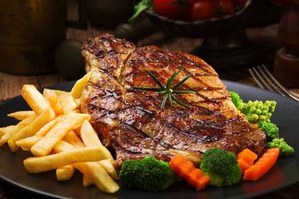 Beef ribs with Franch fries, mix of salad and sauce