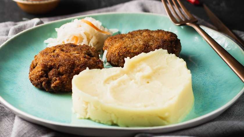 Turkey cutlets without pepper with garnish