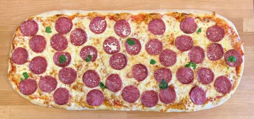 Pizza Salami la Metru