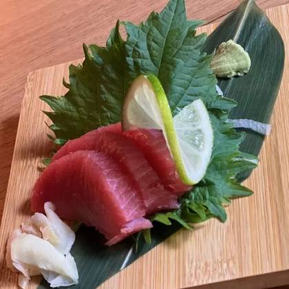 Marinated tuna sashimi