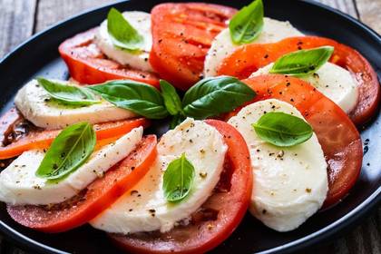 Arugula and cherry tomato salad