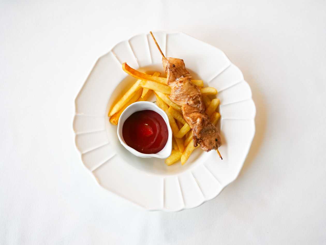 Шашличок курячий з картоплею фрі