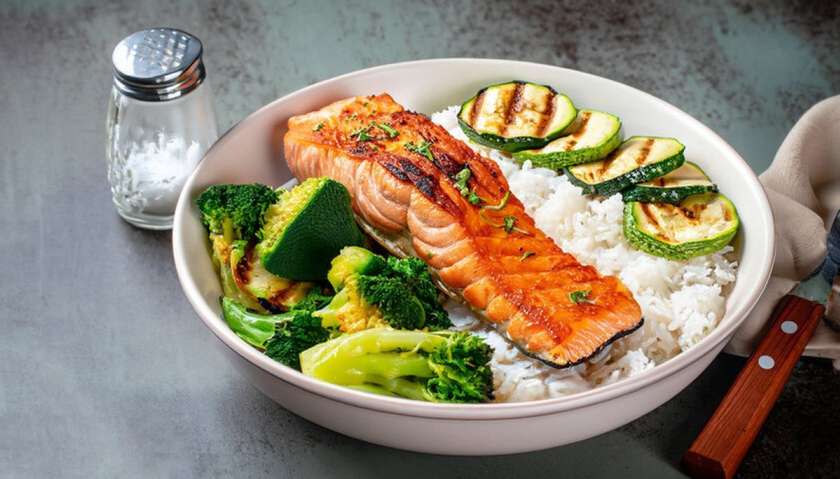 Somon la cuptor cu orez