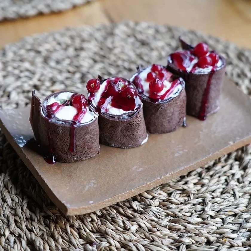 Creamy pancake with fruit