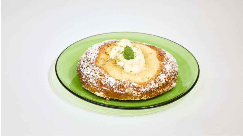Yeast Pastry with Lime Cream