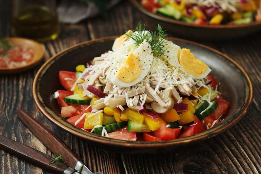 Salata bulgareasca, cu focaccia