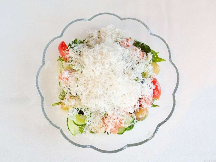 Салат з лососем