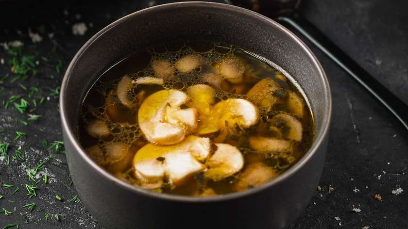 Mushroom soup with biscuits
