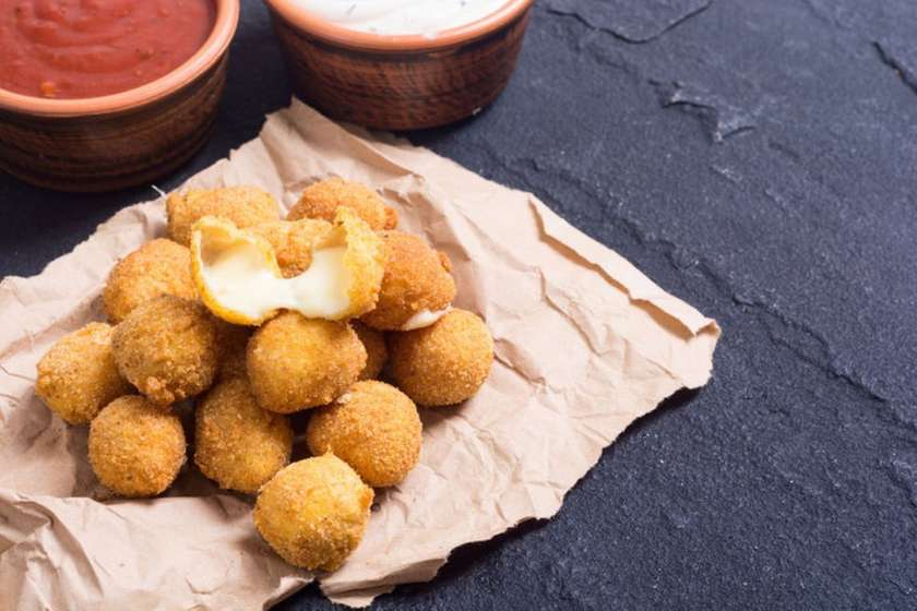 Crochete de cascaval cu parmezan ras