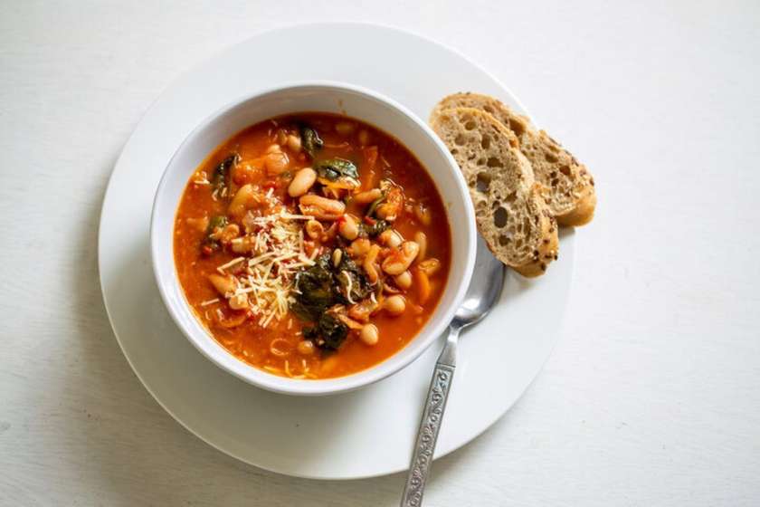 Ciorba de fasole in paine