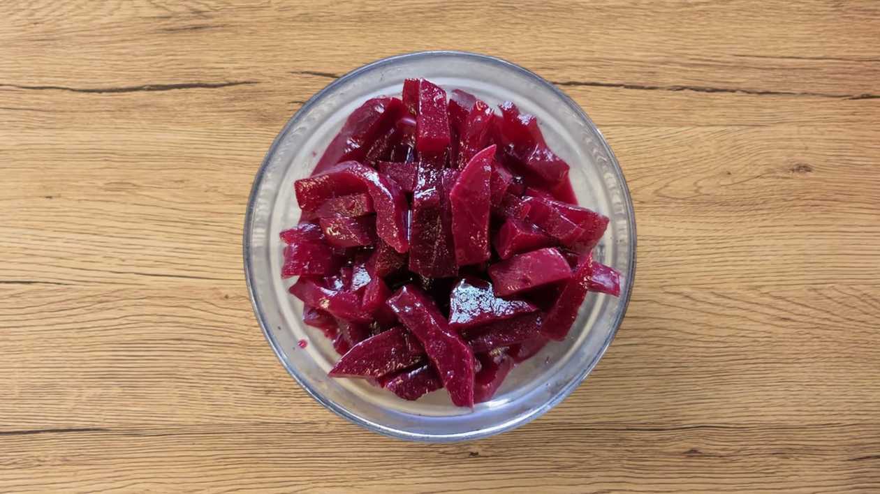 Salát z červené řepy