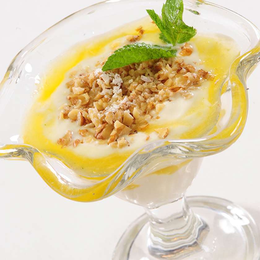 Мацоні з медом та волоським горіхом (190 г)