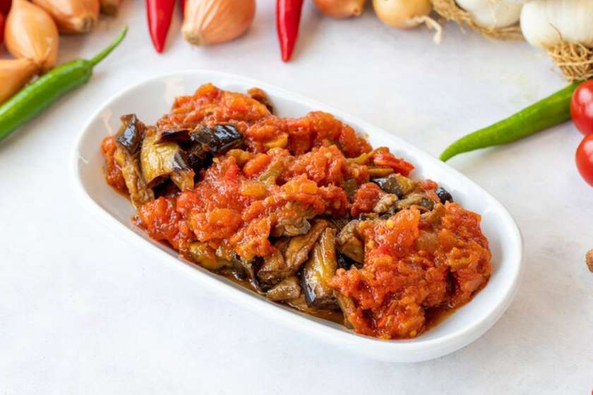 Salata vinete cu roșii