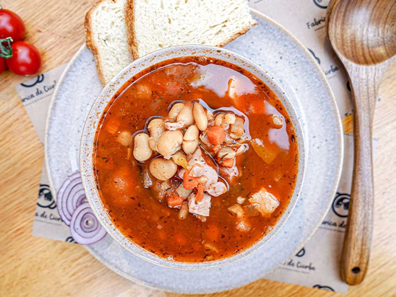 Ciorbă de fasole cu afumătură