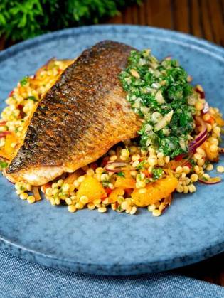 Chefal prajit cu mamaliga si mujdei de usturoi