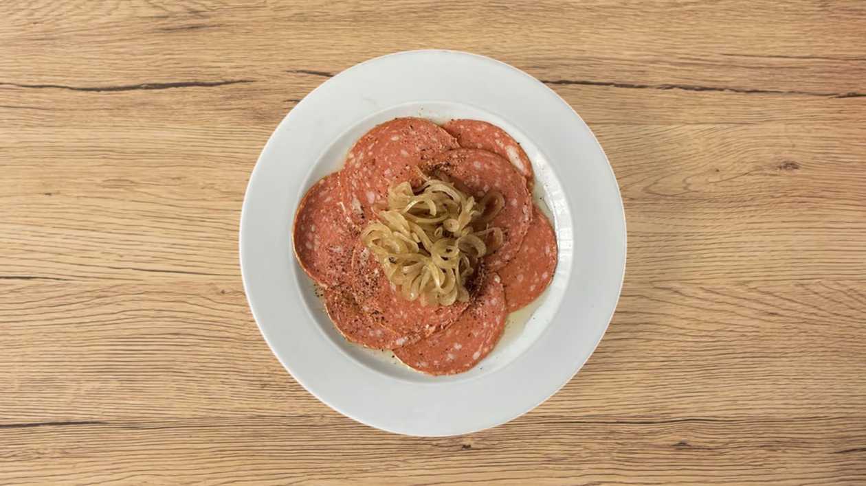 Gothaj s cibulí a octovou zálivkou