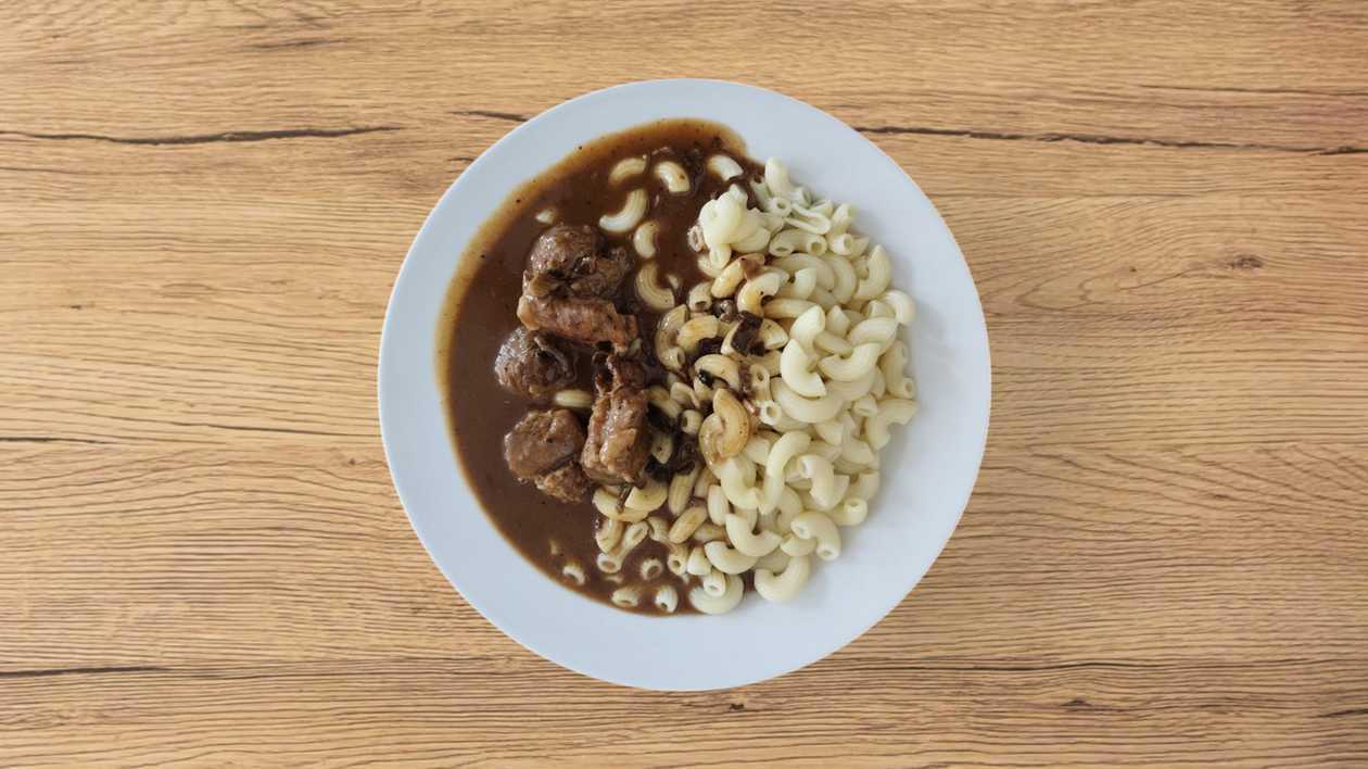 Vepřová plec dušená na houbách, 120 g, kolínka