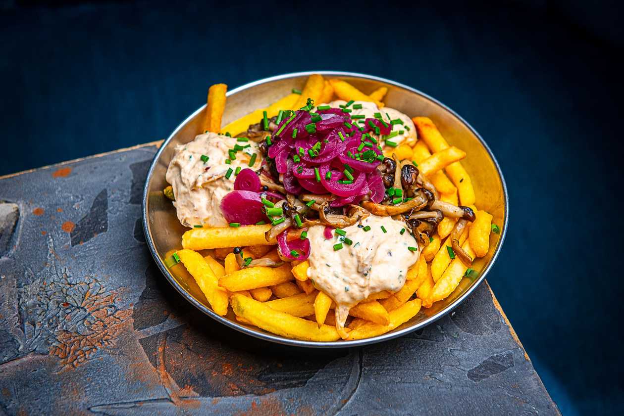 Friikad röstsibula-suitsujuustu kreemi ja seentega