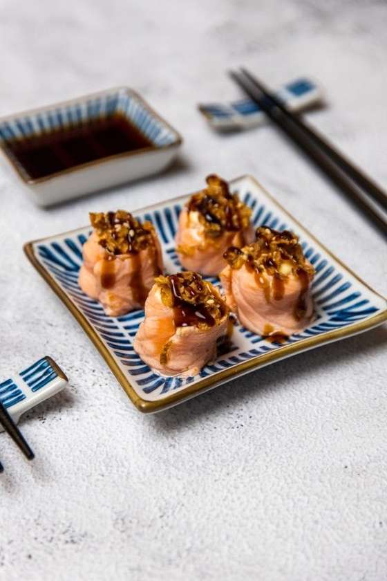 Gunkans de Salmão Braseado 4 Peças